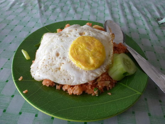 Und da steht mein Teller schon bereit für 20000 IDR = 1,25 Euro