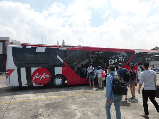 Air Asia Bus am Airport Bali