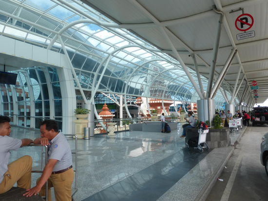 Eingangsbereich Airport Bali