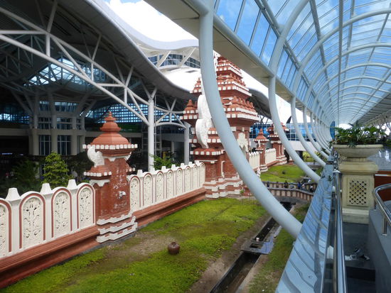Eingangsbereich Airport Bali