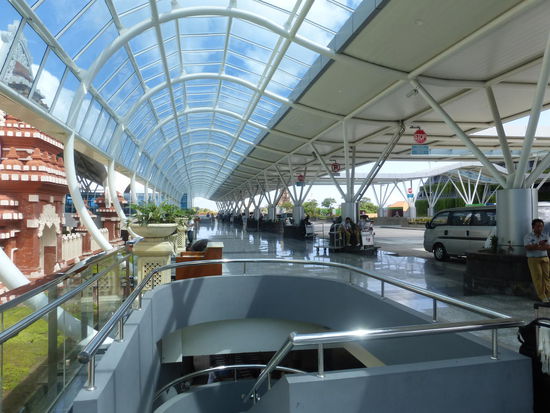 Eingangsbereich Airport Bali