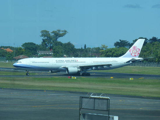 China Arlines aus Taiwan landet gerade auf Bali