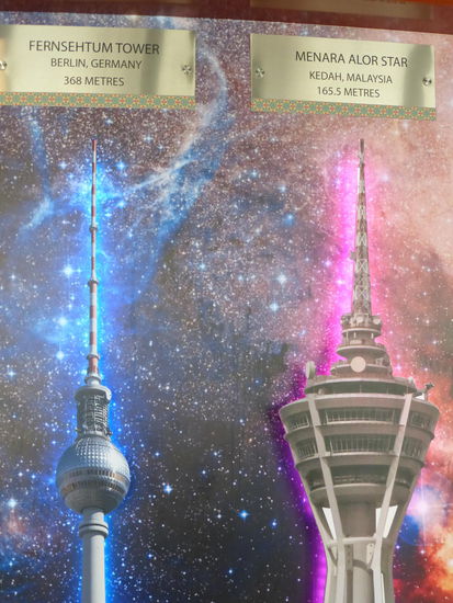 Fernsehturm Berlin 368 m hoch Platz 16 in der Welt und Fernsehturm Kuala Lumpur mit 421 m Höhe Platz 7 in der Welt