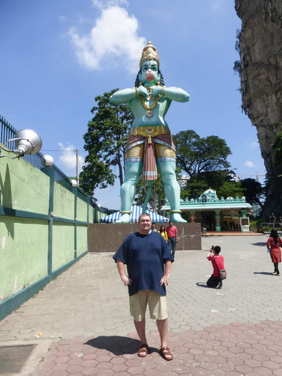 Ich vor dem hinduistischen Affengott Hanuman