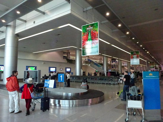 Warten auf die Koffer