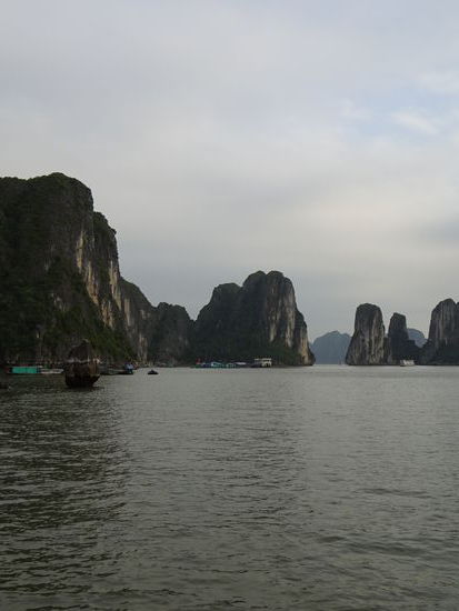 Fahrt durch die Halong Bucht in Vietnam