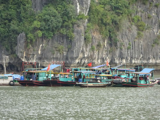 Fahrt durch die Halong Bucht in Vietnam