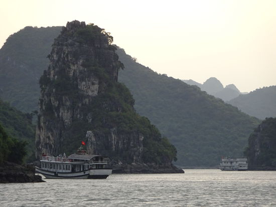 Fahrt durch die Halong Bucht in Vietnam