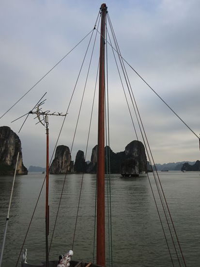 Fahrt durch die Halong Bucht in Vietnam