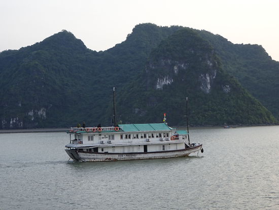 Fahrt durch die Halong Bucht in Vietnam