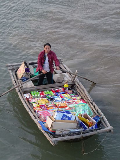 Sie versuchte ihre Waren zu verkaufen