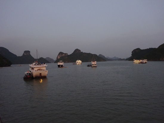 Sonnenuntergang in der Halong Bucht