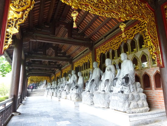 Sehr schön anzusehen der Tempelkomplex  Chua Bai Dinh in Trang An