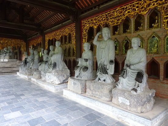 Tempelkomplex  Chua Bai Dinh in Trang An