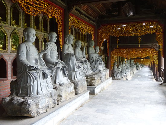 Tempelkomplex  Chua Bai Dinh in Trang An