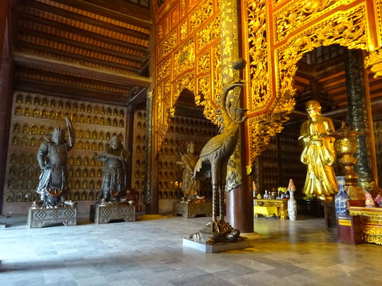 Tempelkomplex  Chua Bai Dinh in Trang An