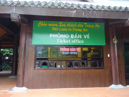 Ticket : 150000 VND = 6,20 Euro wobei die Bootsführer in der Regel auch noch ein Trinkgeld erwarten was bei mir 50000 VND = 2,65 Euro betragen hat.