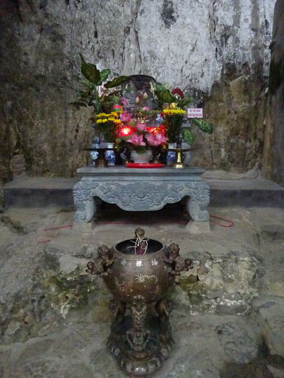 Tempel auf einem Berg des  Nationalpark  " Trang An "