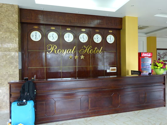 Reception wo praktisch so gut wie nie jemand vor Ort war . Auch nach meiner Ankunft mußte ich lange auf das Personal warten. Internet funktionierte nur schlecht und wenn mal jemand zu sprechen war sind die Damen schnell überfordert gewesen.