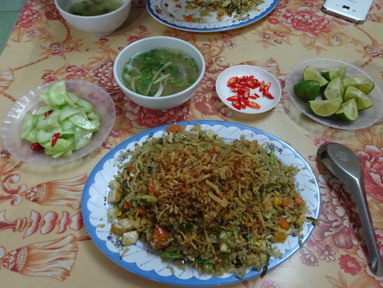 Com Rang Thap Cam hieß dieses Gericht wofür ich 25000 VND = 1 Euro bezahlt habe und was mir gut geschmeckt hat