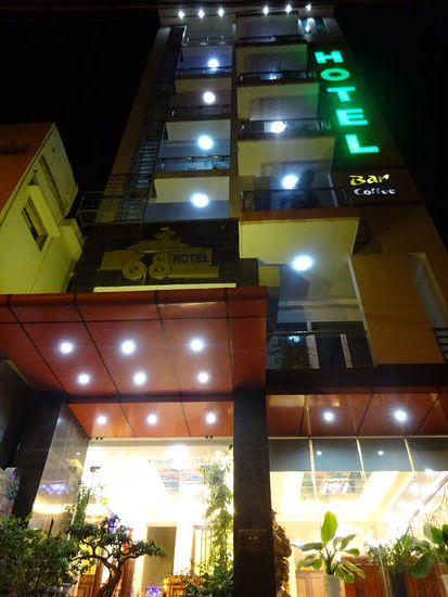 Mitten in der Nacht gegen 3.30 Uhr kam ich an meinem noch verschlossenen Hotel an