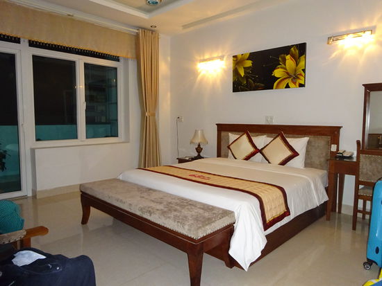 Mein Zimmer gut gekühlt am frühen morgen für das ich pro Nacht inkls. Frühstück 27 Euro bezahlt habe