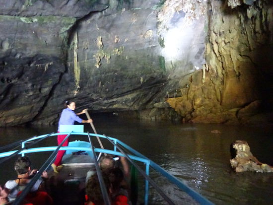 Fahrt durch die  Phong Nha Höhle im Ke Bang Nationalpark