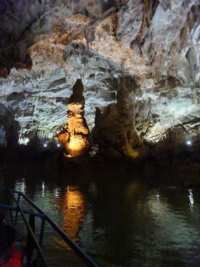 Fahrt durch die  Phong Nha Höhle im Ke Bang Nationalpark