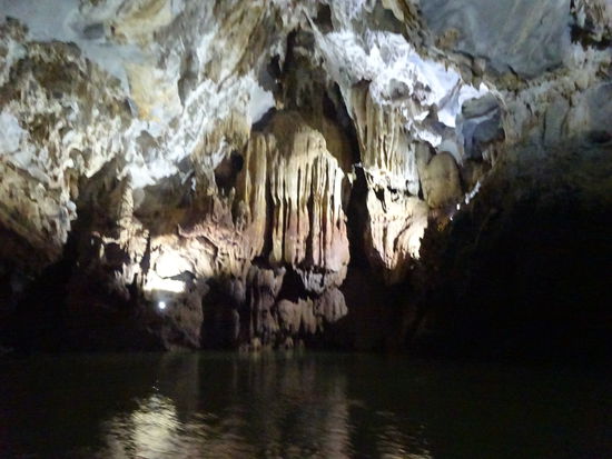 Fahrt durch die  Phong Nha Höhle im Ke Bang Nationalpark