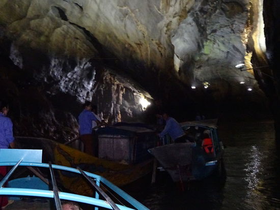 Fahrt durch die  Phong Nha Höhle im Ke Bang Nationalpark