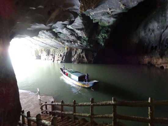 Ich habe den Ausgang der Phong Nha Höhle im Ke Bang Nationalpark erreicht