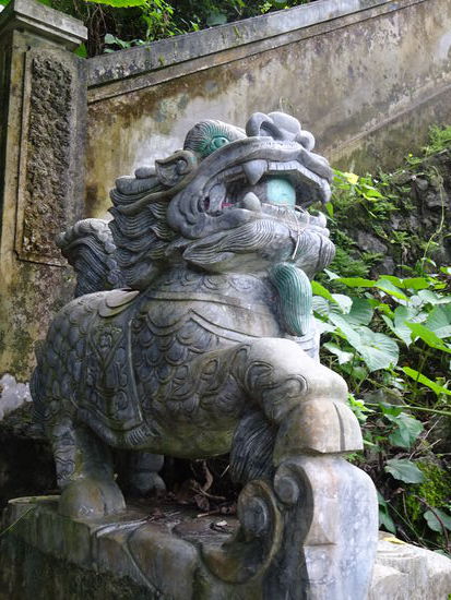 Kleiner Tempel am Ausgang der Phong Nha Höhle