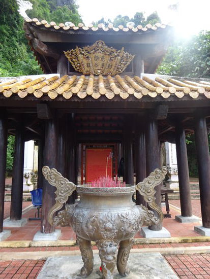 Kleiner Tempel am Ausgang der Phong Nha Höhle