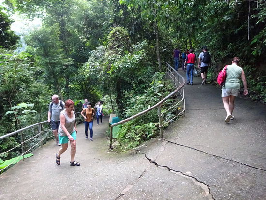 Weiter zu Fuß  Richtung Paradieshöhle