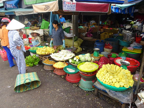 Unterwegs auf dem alten Markt von Hue