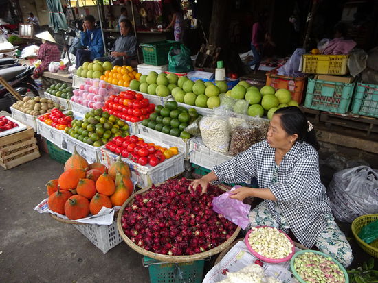 Unterwegs auf dem alten Markt von Hue