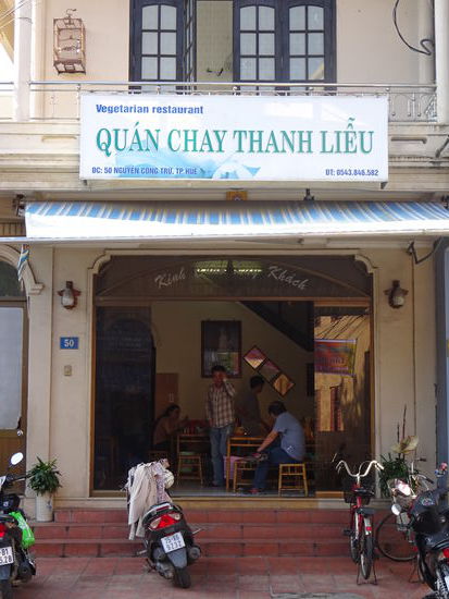 Dieses vegetarische Restaurant in dem ich am Abend essen war lag direkt gegenüber von meinem Hotel