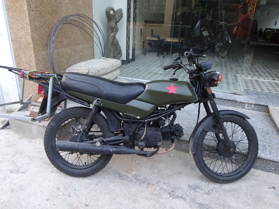 Schönes Moped vorm Hotel in Hue