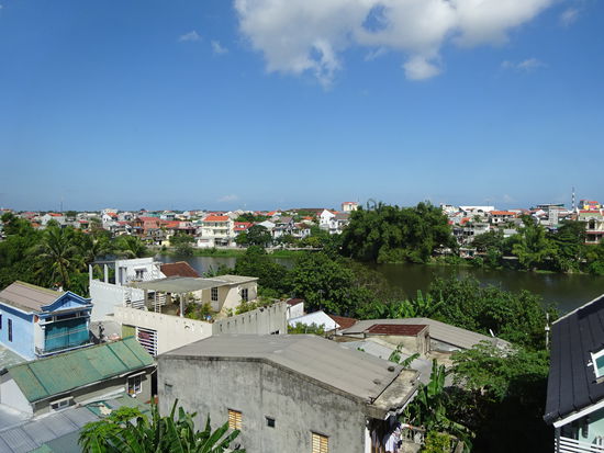 Super Aussicht mit Blick direkt auf einem Seitenarm des Huong ( Parfümfluss )