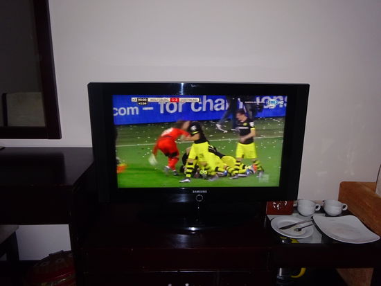 Ab frühen Morgen mitten in der Nacht verfolgte ich Live im TV das Topspiel meines BVB gegen den VFL Wolfsburg das der BVB durch ein spätes Tor in der 93 Minute mit 2 : 1  für sich entscheiden konnte. Torschütze war Kagawa !! 