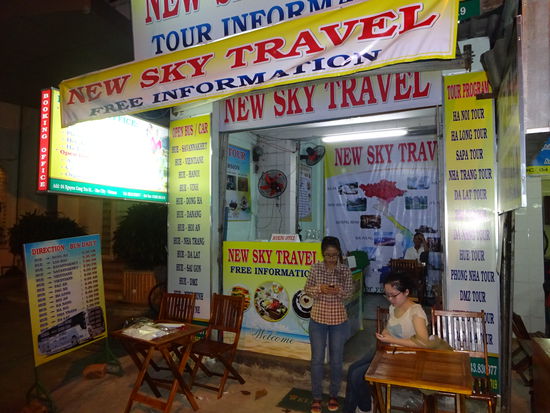 Hier kaufte ich mein Busticket für die Fahrt nach Hoi An wofür ich 7000 VND = 2,90 Euro bezahlte