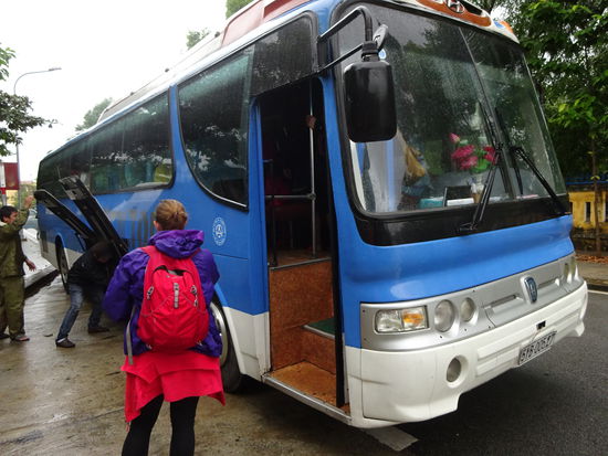 Mein Bus nach Hoi An bei der Abfahrt aus Hue