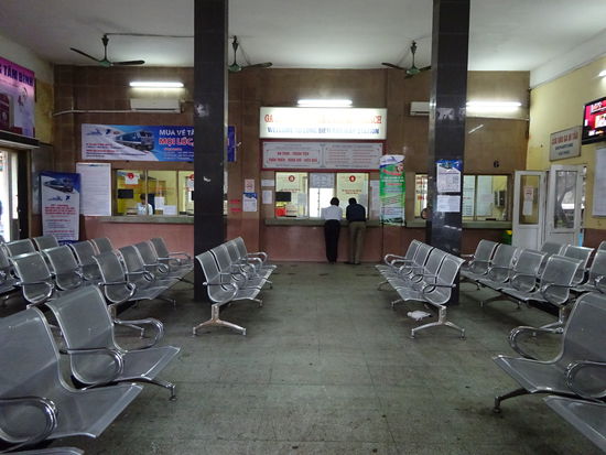 Wartehalle Long Bien Bahnhof