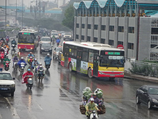 Der ÖPNV in Hanoi wird überwiegend mit Busen durchgeführt da es hier noch keine U Bahn gibt was sich in den nächsten Jahren aber ändern soll aber bis dahin wird es sicher noch einige Jahre dauern.