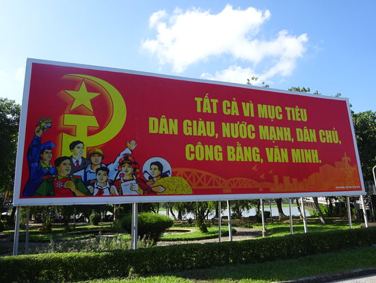 Auf dem Weg zur Zitadelle von Hue - Hoch lebe der Sozialismus !! 