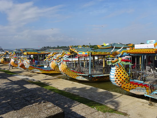 Die Drachenboote am Parfümfluss in Hue