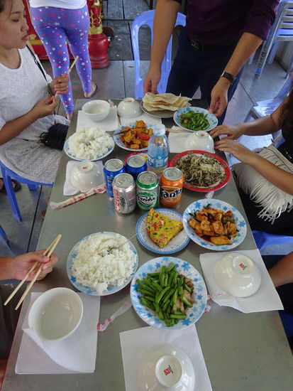 Mittagessen auf dem Drachenboot