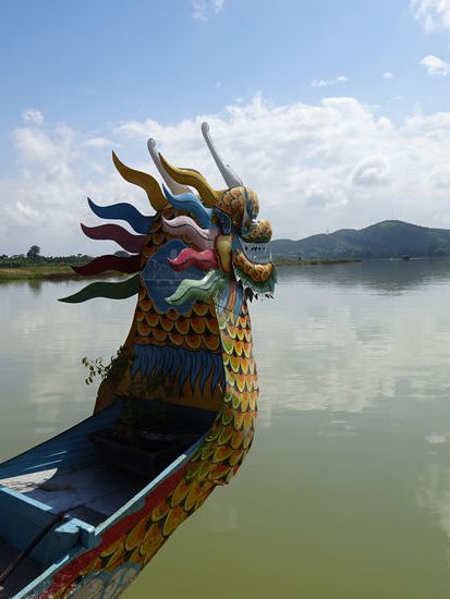 Unterwegs mit dem Drachenboot auf dem Parfümfluss in Hue