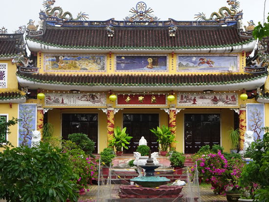 Erster kleiner Tempel in Hoi An