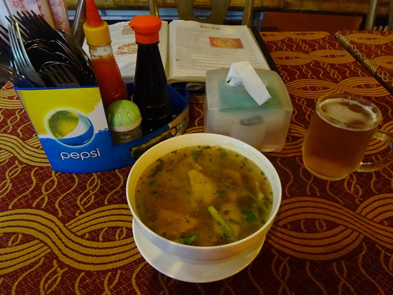 Gehörte nicht zu den besten Suppen die ich in Vietnam probiert habe und im Vergleich auch nicht zu den preiswertesten mit 40000 VND = 1,70 Euro 